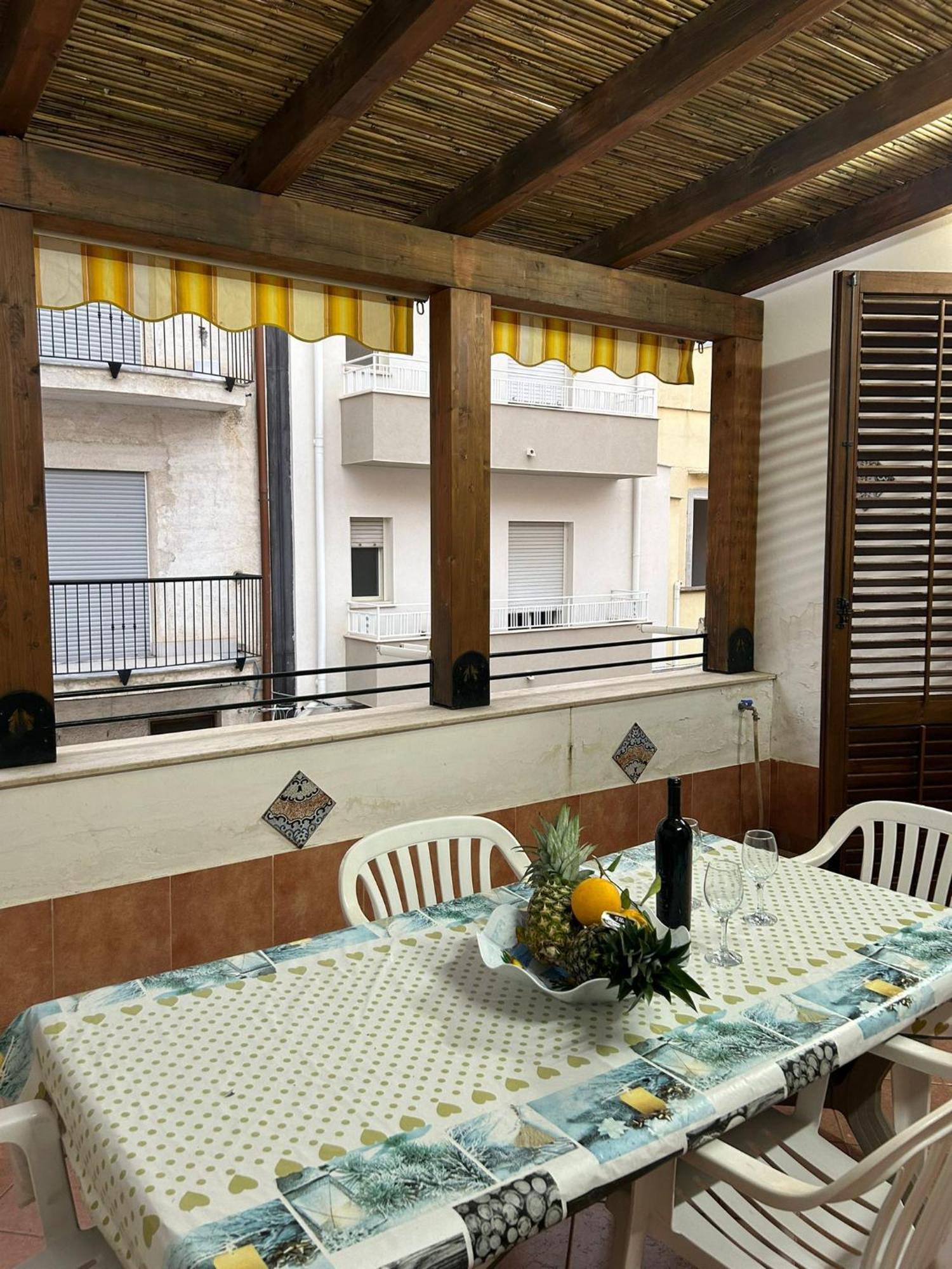 Casa Vita In Centro Balestrate Exterior photo